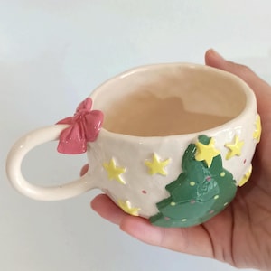 Tazza in ceramica fatta a mano a forma di albero di Natale / Decorazione festiva per le feste, tazza da caffè in ceramica, regalo di Natale