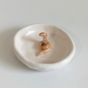 Handmade Ceramic Snake Ring Dish – Cute Animal Trinket Dish, Handcrafted Jewelry Holder, Unique Serpent Decor, Gift for Her, Jewelry Dish