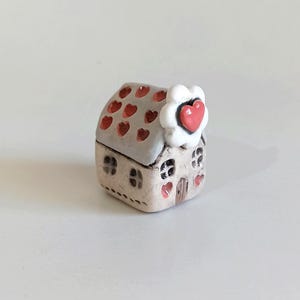 Tiny Ceramic House with Love, Ceramic Daisy love house, Small ceramic house, handmade gift tiny house, ceramic love house, spring house gift