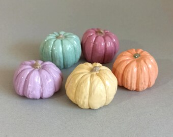 Zestaw 5 dyń – ręcznie robiona pastelowa ceramiczna dynia, jesienna dekoracja, świąteczna dekoracja, świąteczny prezent