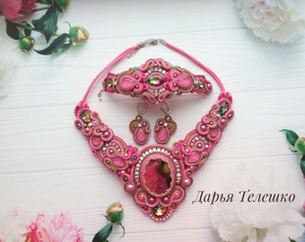 Set of soutache jewelry, pink and green embroidered necklace, bracelet and earrings