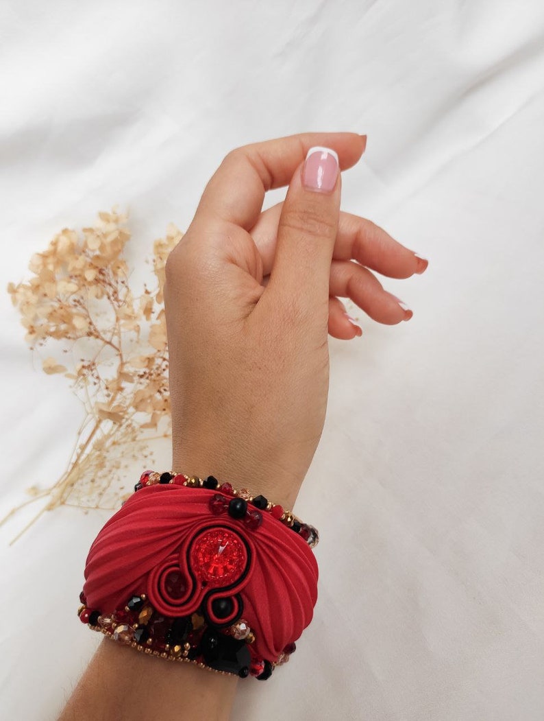 Shibori and soutache red black bracelet, embroidery red blackl bracelet, image 2