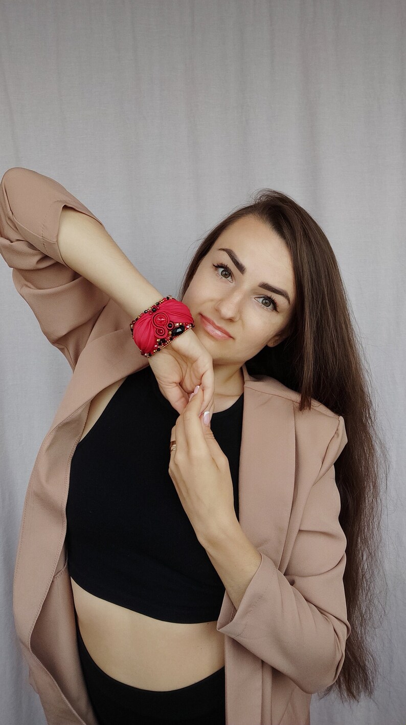 Shibori and soutache red black bracelet, embroidery red blackl bracelet, image 8