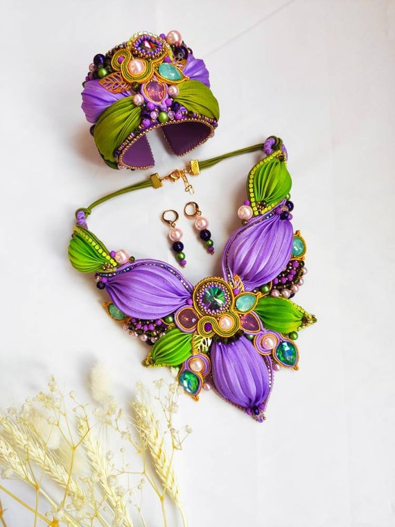 Kundan jewelry set, Shibori purple green jewelry set, embroidered soutache necklace and bracelet, purple jewelry set