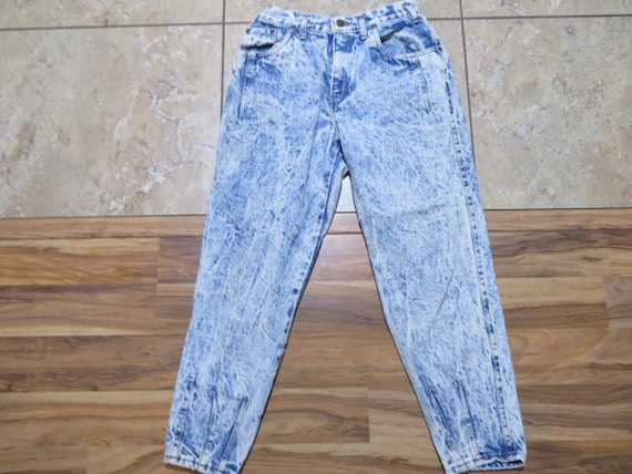 Vintage Chic Buckle-Back Tapered Leg Women's Jean… - image 1