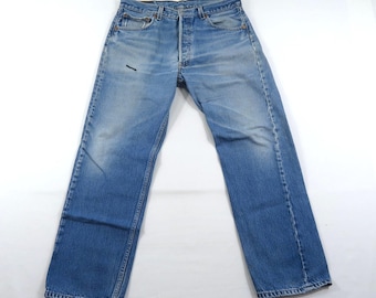 Jeans Levi's 501 in denim con bottoni, blu, taglia 34x29, misurati 32x28, anno 2000.