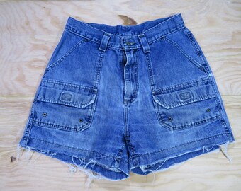 Vintage Lee Riveted Burmuda Mom Style Medium Blue Wash Denim Shorts Measure 29