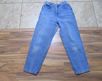 Vintage LEVIS Zip Fly Jeans Med Blue Wash Tapered Leg Measured Sz 25x27