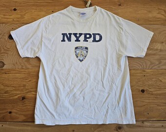 Camiseta vintage NYPD 2001 con logotipo y letras bordadas, blanca, azul marino, talla XL, Departamento de Policía de Nueva York, marca Murina