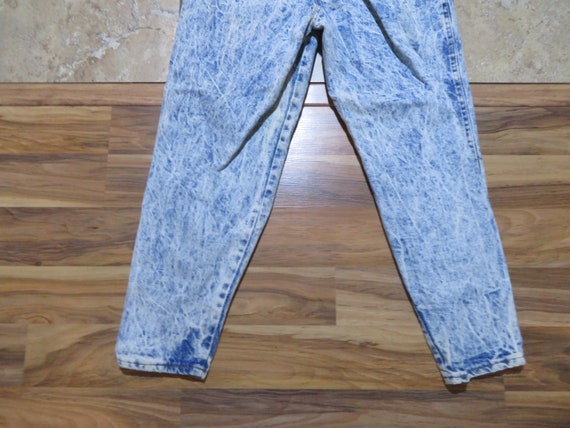 Vintage Chic Buckle-Back Tapered Leg Women's Jean… - image 8
