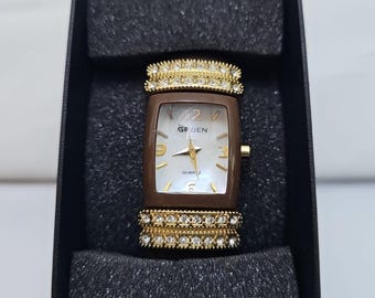 Orologio da polso da donna Gruen con cinturino rigido marrone e dettagli in oro, quadrante bianco, al quarzo