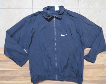 Chaqueta cortavientos Nike Air Large Swoosh estilo deportivo vintage con cremallera en negro, blanco y rojo talla XL