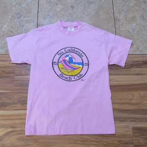 Vintage So Cal Beach Club Rosa Blau T-Shirt Sand Beach Graphic Sz M? T-Shirt Jays Hef-t Brand 50/50 Südkalifornien CA