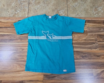 Vintage Maui Hawaii Whale Breaching Tails Double Sided Graphic Blue White T-shirt Crazy Shirts Sz L