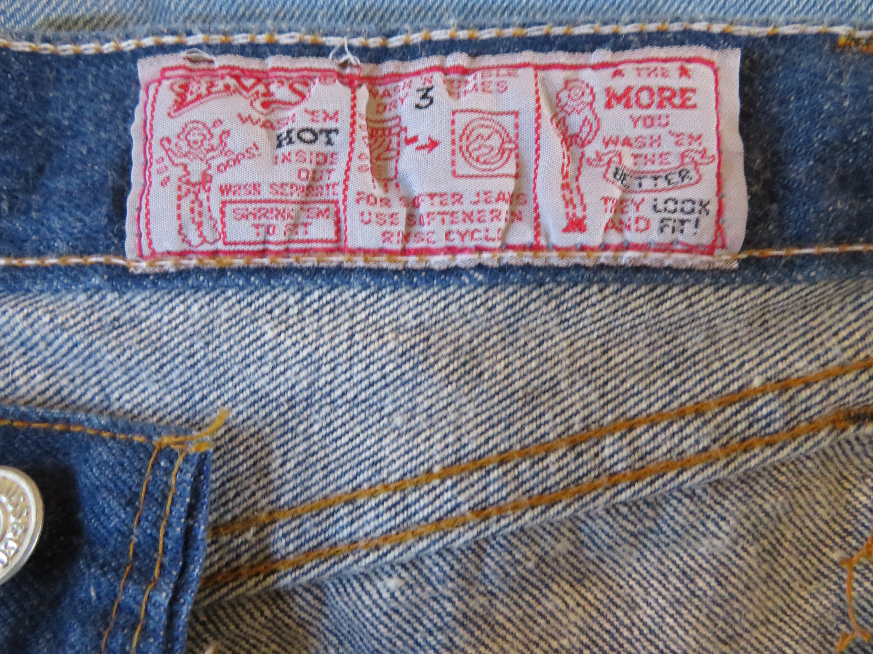 dark wash levi's 501