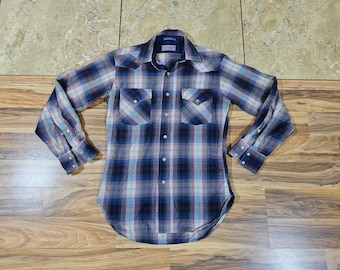 Camisa vaquera vintage Pendleton de alta calidad con estampado de cuadros escoceses, color morado, azul y beige, con broches de perlas, talla S