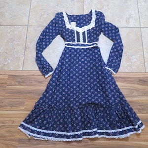 VTG Gunne Sax by Jessica damesjurk hippie boerenlook marineblauwe stoffige roze bloemen witte kant lange mouw hoge taille met ritssluiting achter maat 9,99