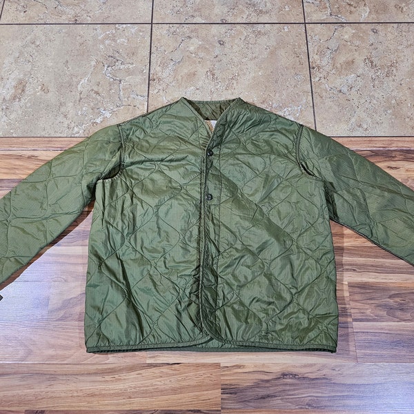 Vintage Military Liner Cold Weather Field Jacket Coat Green Quilted With Buttons Sz L