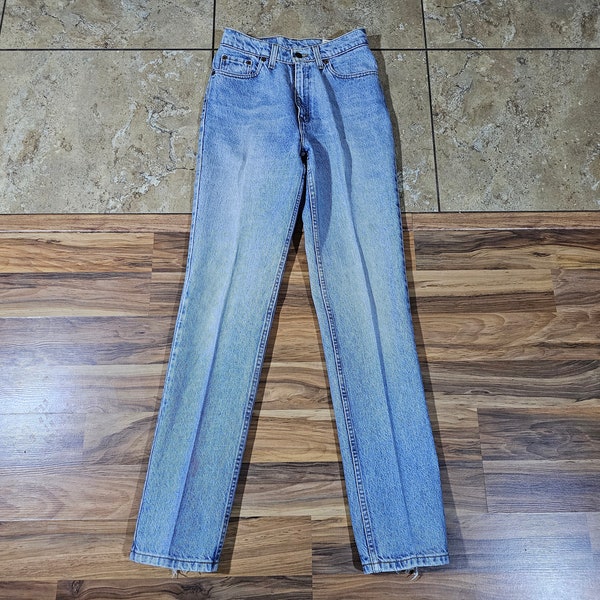 Jeans vintage LEVIS 512 avec fermeture éclair bleu clair, coupe slim, jambe droite, fabriqué aux États-Unis, étiqueté L 9, mesure 27 x 34, taille haute
