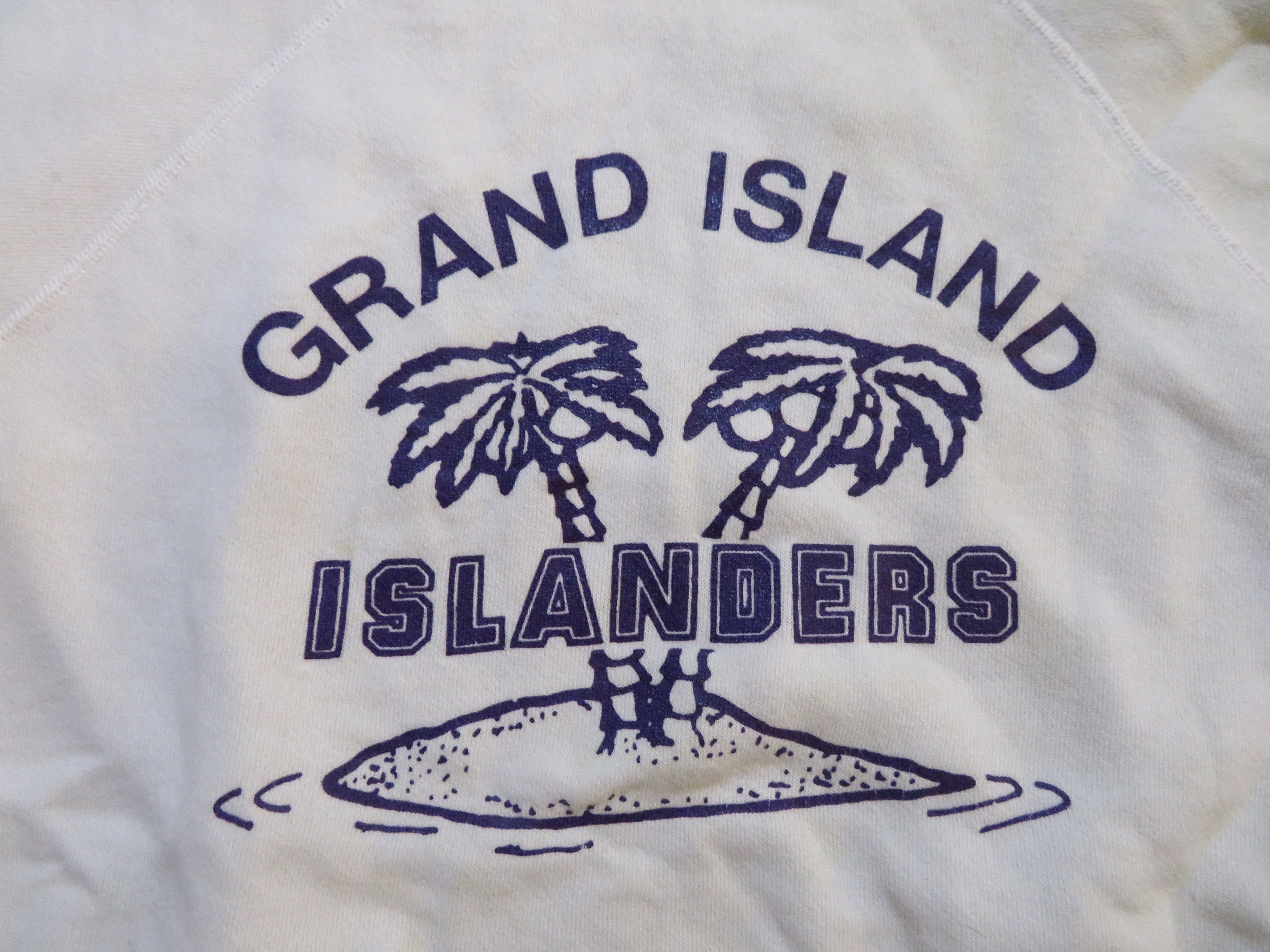  Islanders Beach Vintage Surf Sweatshirt : Clothing, Shoes &  Jewelry