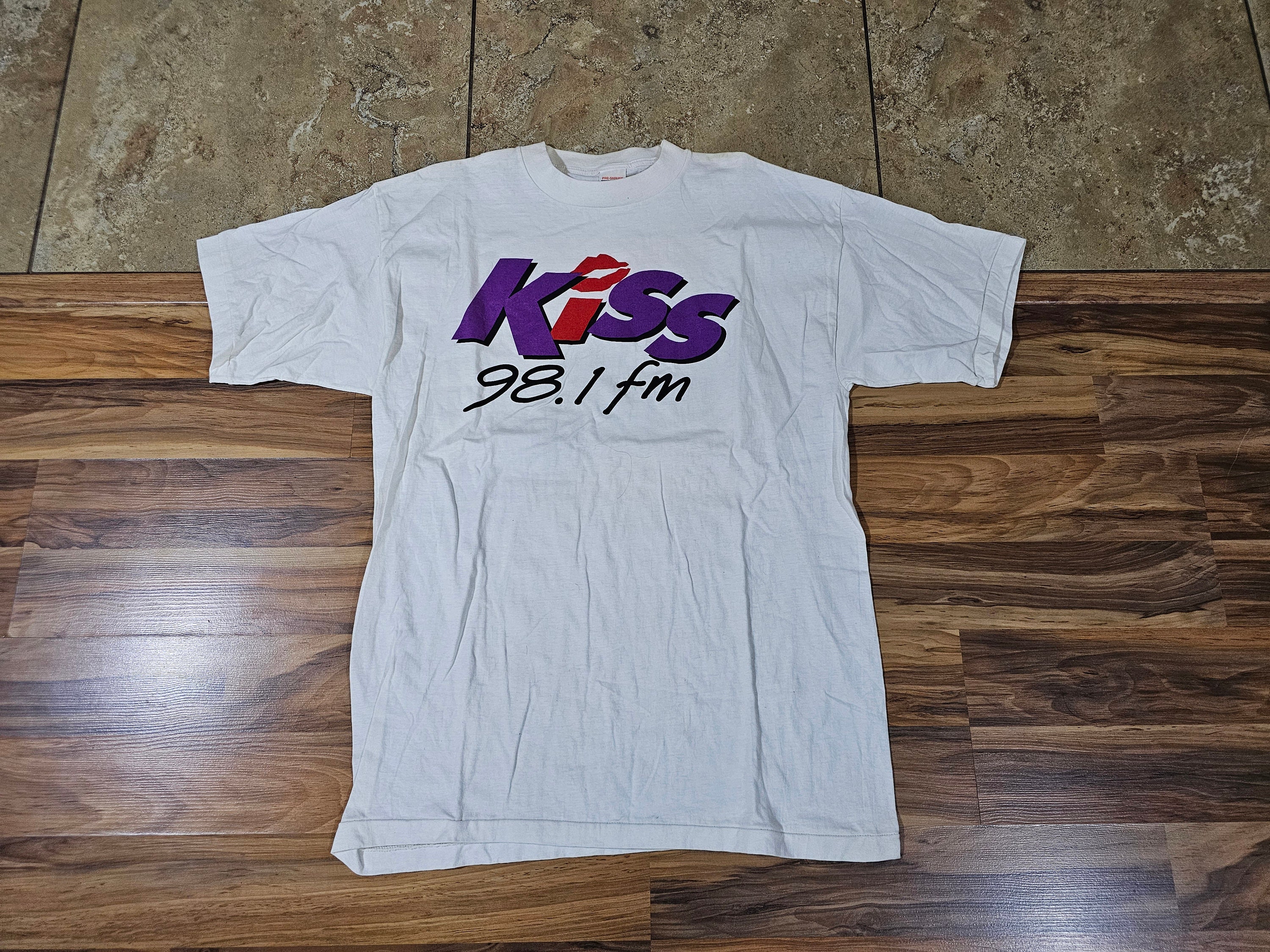 NWOT Vintage Kiss 98.1 Radio Station T-shirt White Purple Red 