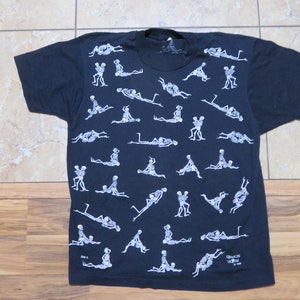 Vintage Fashion Opfer Skelett Boners Sex Positionen T-Shirt 50/50 ...