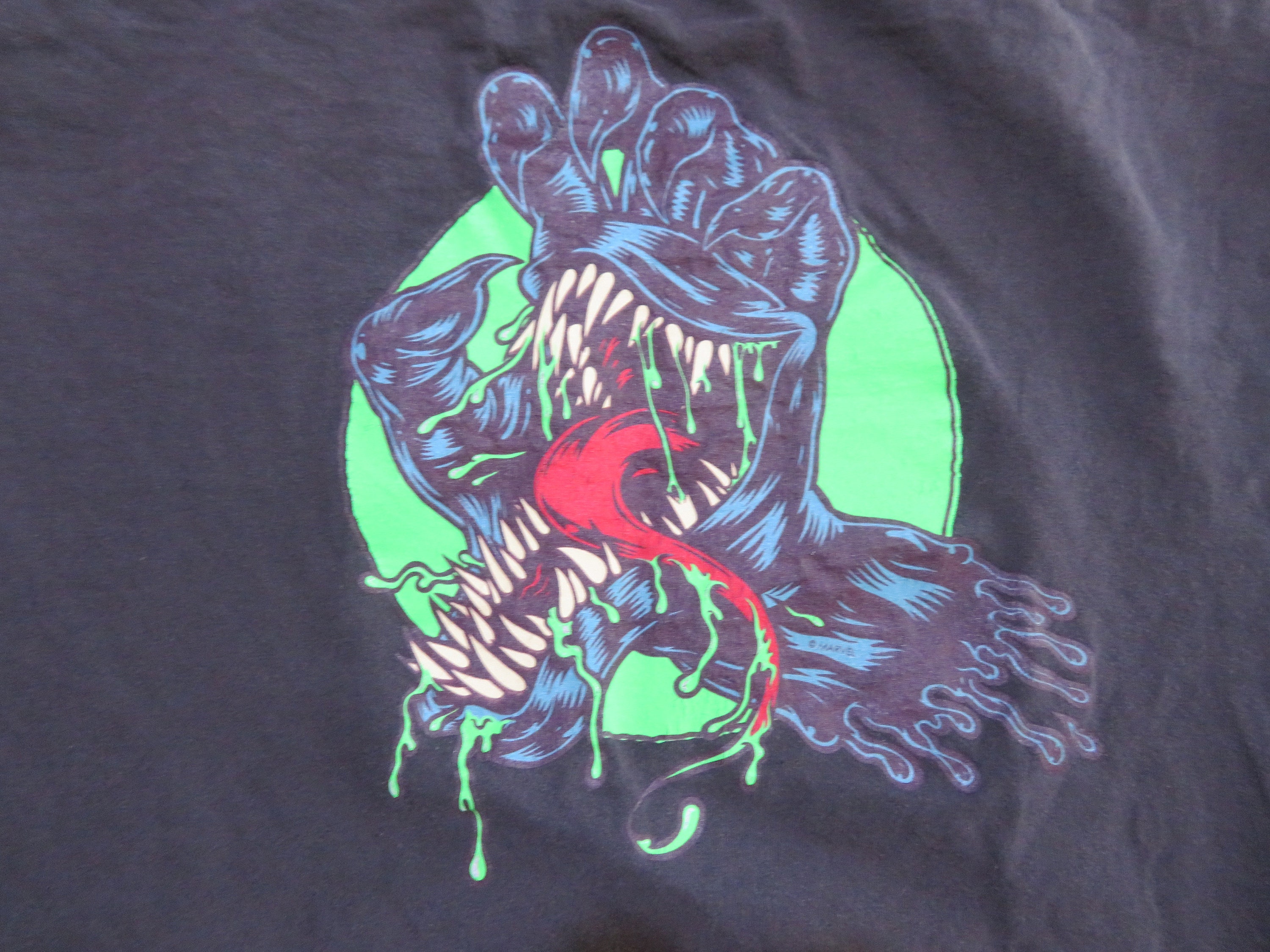 マーベルコミック ヴェノム vs サンタクルーズ スケート Tシャツ マーベルコミック ヴェノム vs サンタクルーズ スケート Tシャツ
