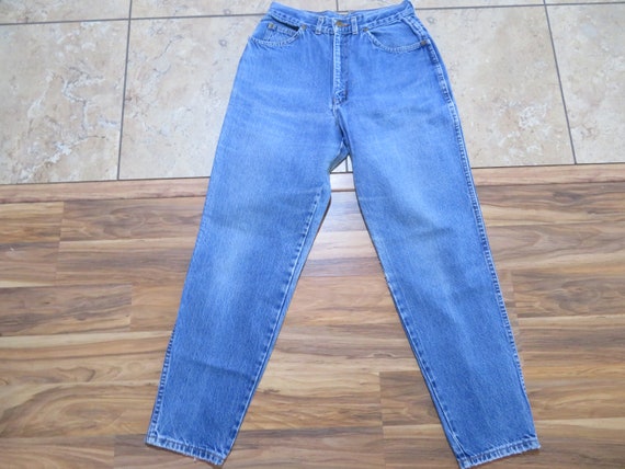Vintage Womans Chic Jeans Med Blue Wash Tapered L… - image 1