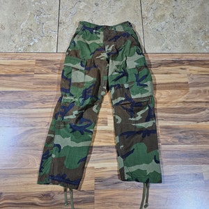 Vintage Military Combat Trousers Woodland Camouflage Greens Browns Size XS X-Small Short? Measured: 23x28 Pants Camo