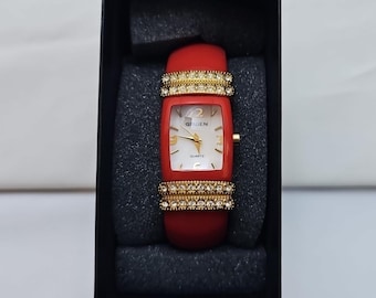 Orologio da polso da donna Gruen con cinturino rigido rosso e dettagli in oro, quadrante bianco, al quarzo