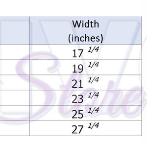 Pu&ograve; includere: Una maglietta bianca con misure di lunghezza e larghezza in centimetri. La tabella delle taglie include le taglie dalla S alla 3XL, con lunghezze da 64,8 cm a 73,7 cm e larghezze da 43,8 cm a 69,2 cm. La parola "Ladies" &egrave; in alto.