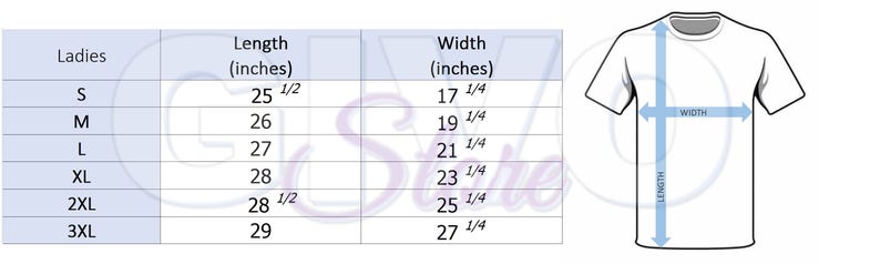 Pu&ograve; includere: Una maglietta bianca con misure di lunghezza e larghezza in centimetri. La tabella delle taglie include le taglie dalla S alla 3XL, con lunghezze da 64,8 cm a 73,7 cm e larghezze da 43,8 cm a 69,2 cm. La parola "Ladies" &egrave; in alto.