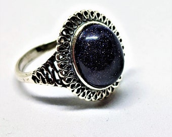 Black Sparkle Goldstone Filigree Silver Midi Ring. Size 8.5