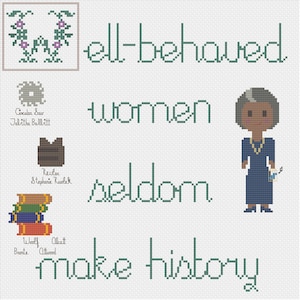Puede incluir: Un diseño de punto de cruz verde con el texto "Las mujeres bien portadas rara vez hacen historia". El diseño presenta a una mujer con cabello gris y un vestido azul, sosteniendo un libro y una nota musical.