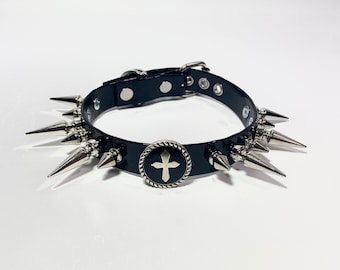 SPIKED CROSS CONCHO // Vinyl Collar