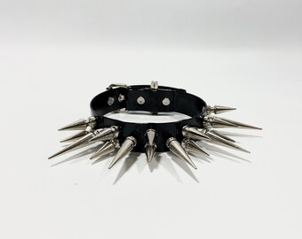THIRTE3N SPIKES //  faux leather collar
