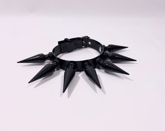 COLOSSAL ABYSS // Faux Leather Spike Collar