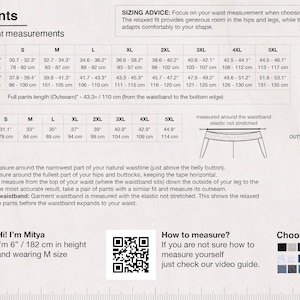 Pu&ograve; includere: Tabella delle taglie dei pantaloni da uomo, con misure di vita, fianchi e capo in cm e pollici. Include un diagramma che illustra i punti di misurazione e una guida alla selezione dei colori.