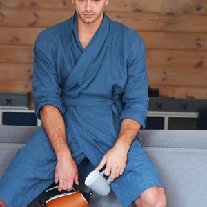 Men's Linen Bathrobe JUNIPER in Navy blue | Natural Loungewear, Homewear, Wedding Robe, Gown for Men, Dressing Gown, Gift for Him imagem 6