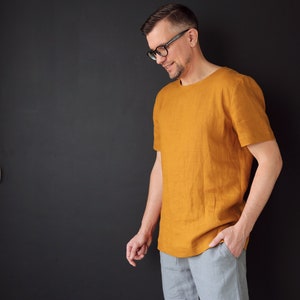 Herren-T-Shirt aus Leinen. Basic-T-Shirt. Hemd für Männer. Stylisches T-Shirt. Safran-T-Shirt. Flachs-Shirt. Strand-T-Shirt. Sommerhemd Bild 5