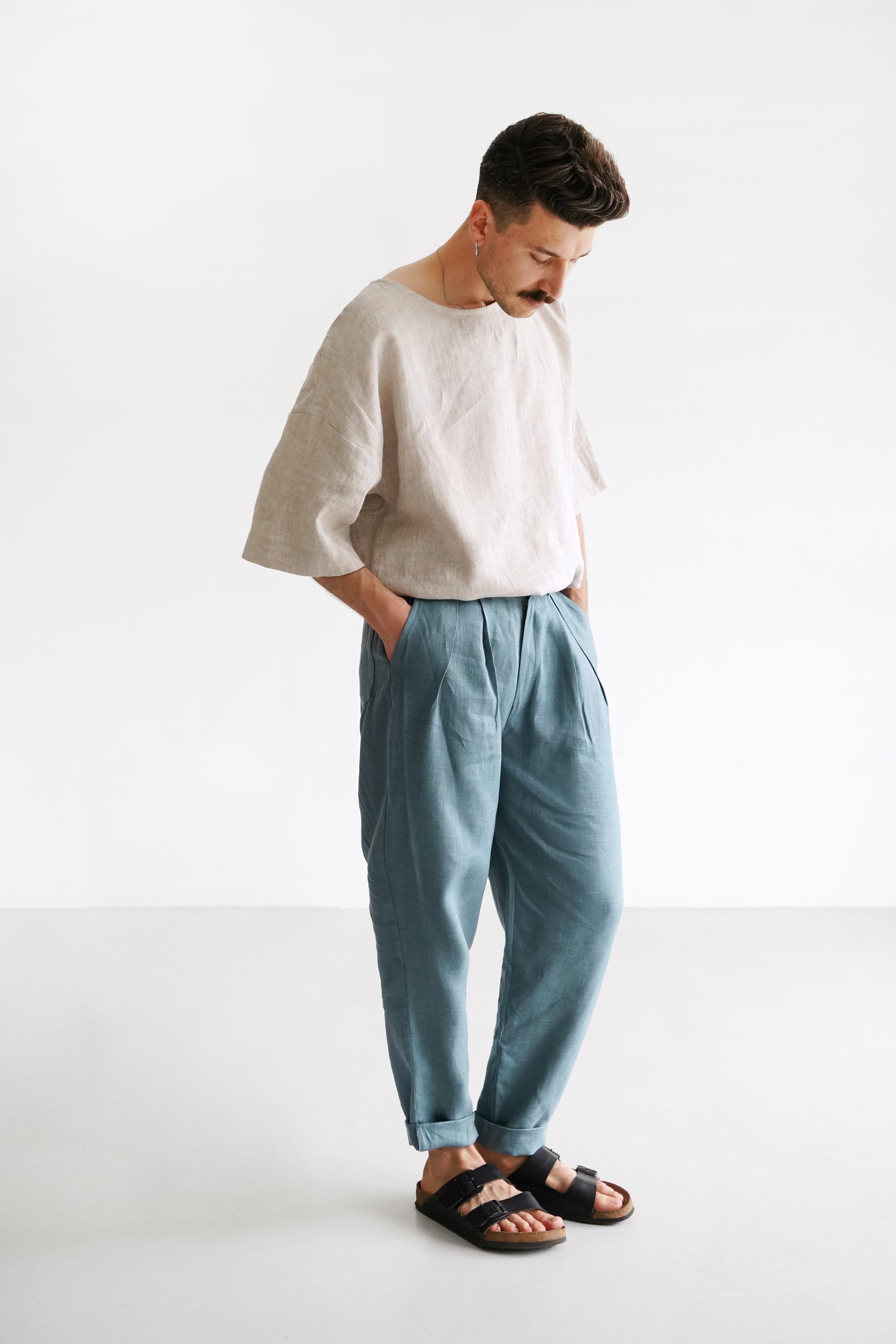 Linen pants with front pleats Blue パンツ Mens Linen Pants With Pleats, Blue-grey Linen Joggers, Mens