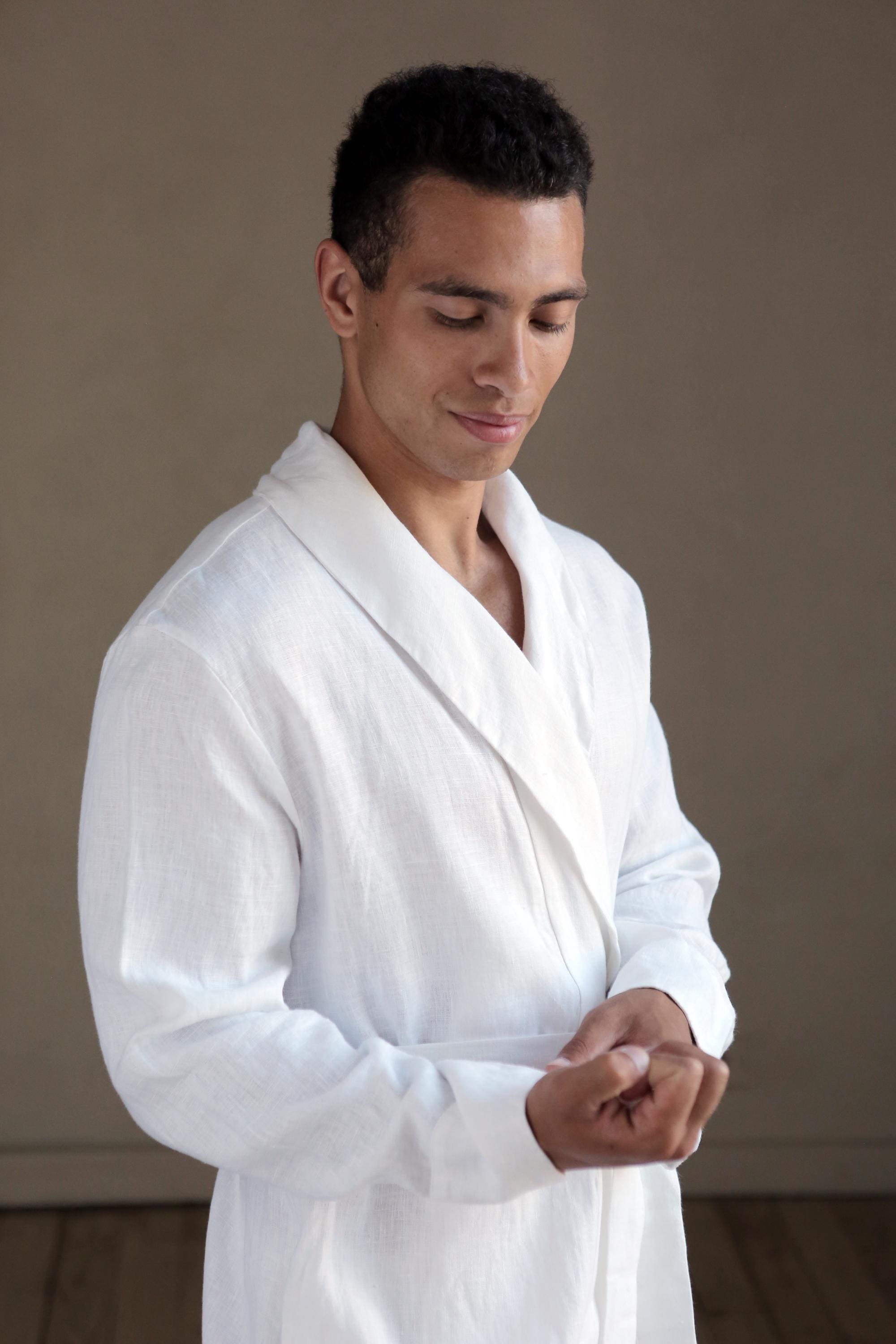 Mens White Linen Bathrobe JUNIPER, Men's Natural Loungewear, Natural Linen  Robe, Gown for Men, Wedding Linen Robe, Dressing Gown - Etsy