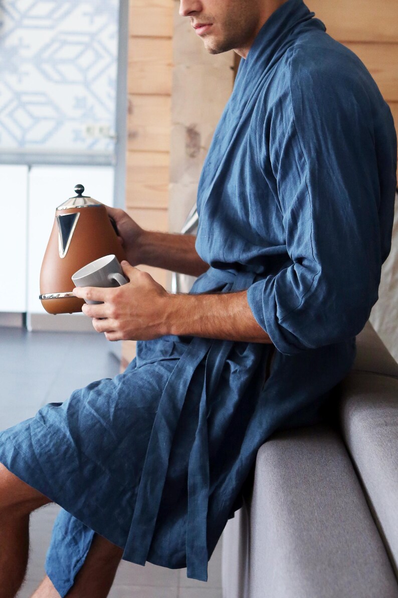 Men's Linen Bathrobe JUNIPER in Navy blue | Natural Loungewear, Homewear, Wedding Robe, Gown for Men, Dressing Gown, Gift for Him imagem 3