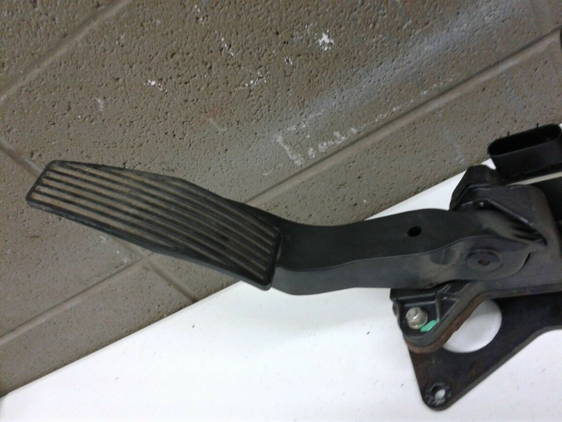 20042007 malibu electronic gas pedal w/ sensor assemembly Etsy