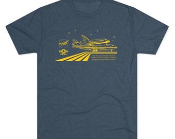 Transbordador espacial Enterprise de siguiente nivel en la Base de la Fuerza Aérea Peterson 1983 V2, por highway kind, camiseta / Estampado abstracto minimalista en el pecho