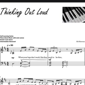 以下が含まれることがあります： エド・シーランの曲「Thinking Out Loud」の楽譜。ピアノ用で、「When your legs don't work like they used to be-fore, and I can't sweep you off of your feet」という歌詞が含まれています。