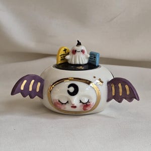 Ghost Bebe on the Mysterious Bat Baby - Oil Lamp - Korean traditional edition