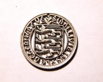 guernsey 1969 50 new pence cut coin pendant n#5638 km#25