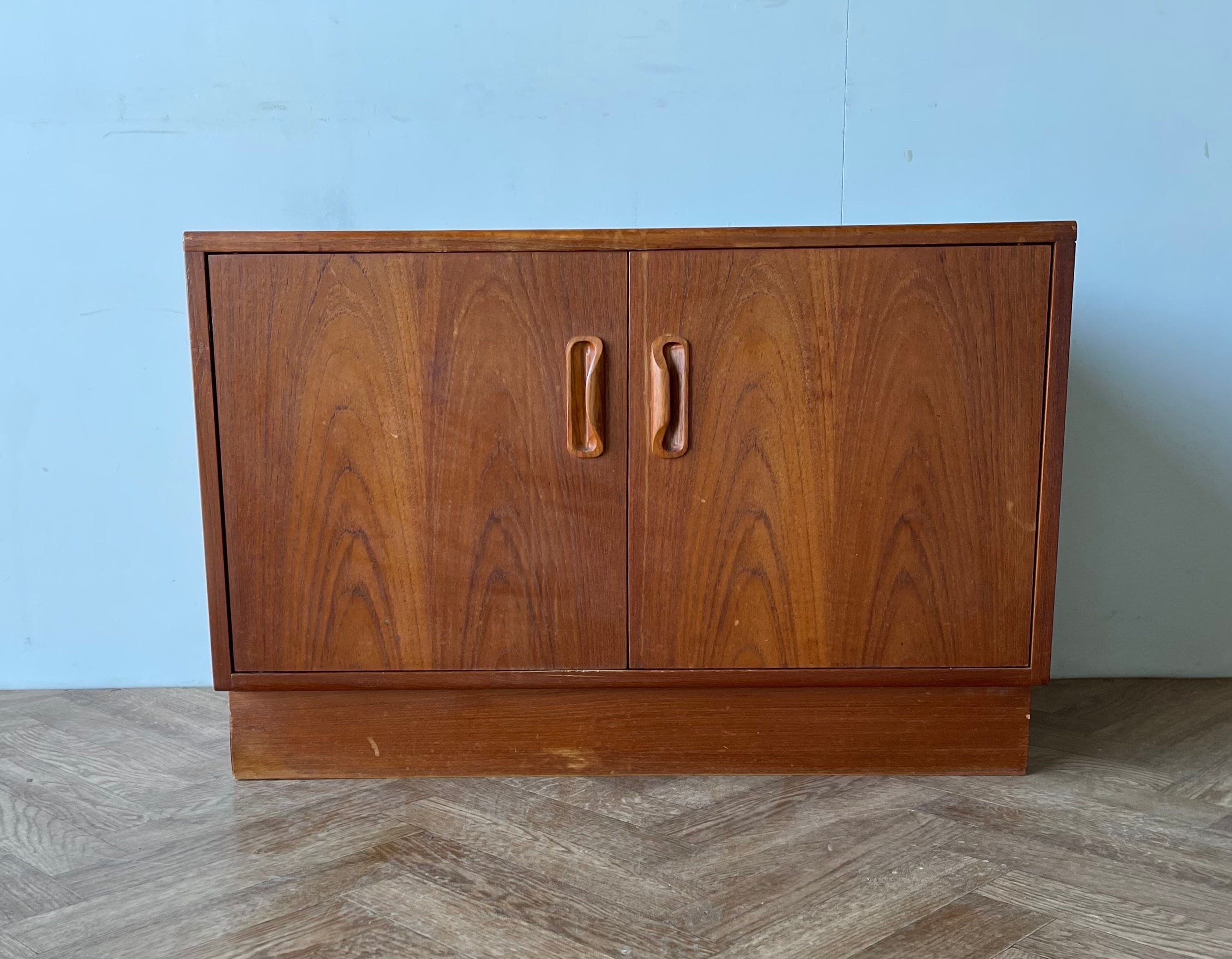 Media armoire sale