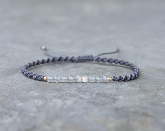 Dainty Labradorite & Gold Bracelet – Handmade Gemstone Jewellery for Women